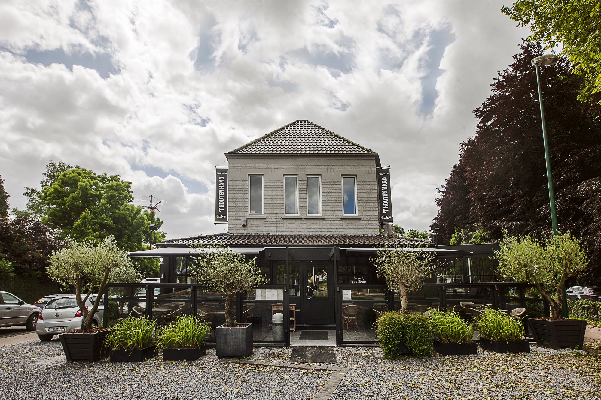 Houten Hand Restaurant Erembodegem (Aalst) Restaurant in Aalst